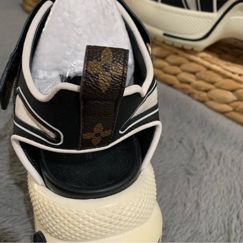 LV sandals - Picture 7 of 11